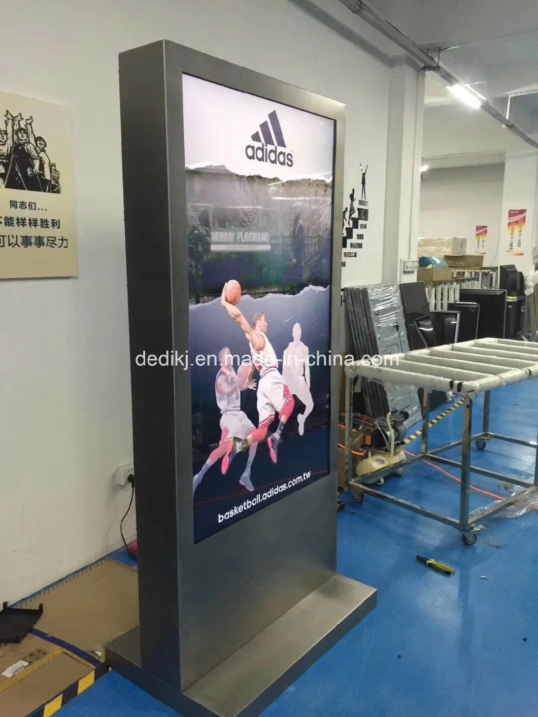 Dedi Most Competitive 55 Inch WiFi Floor Stand Ad Display Wholesale Outdoor Totem Digital Signage